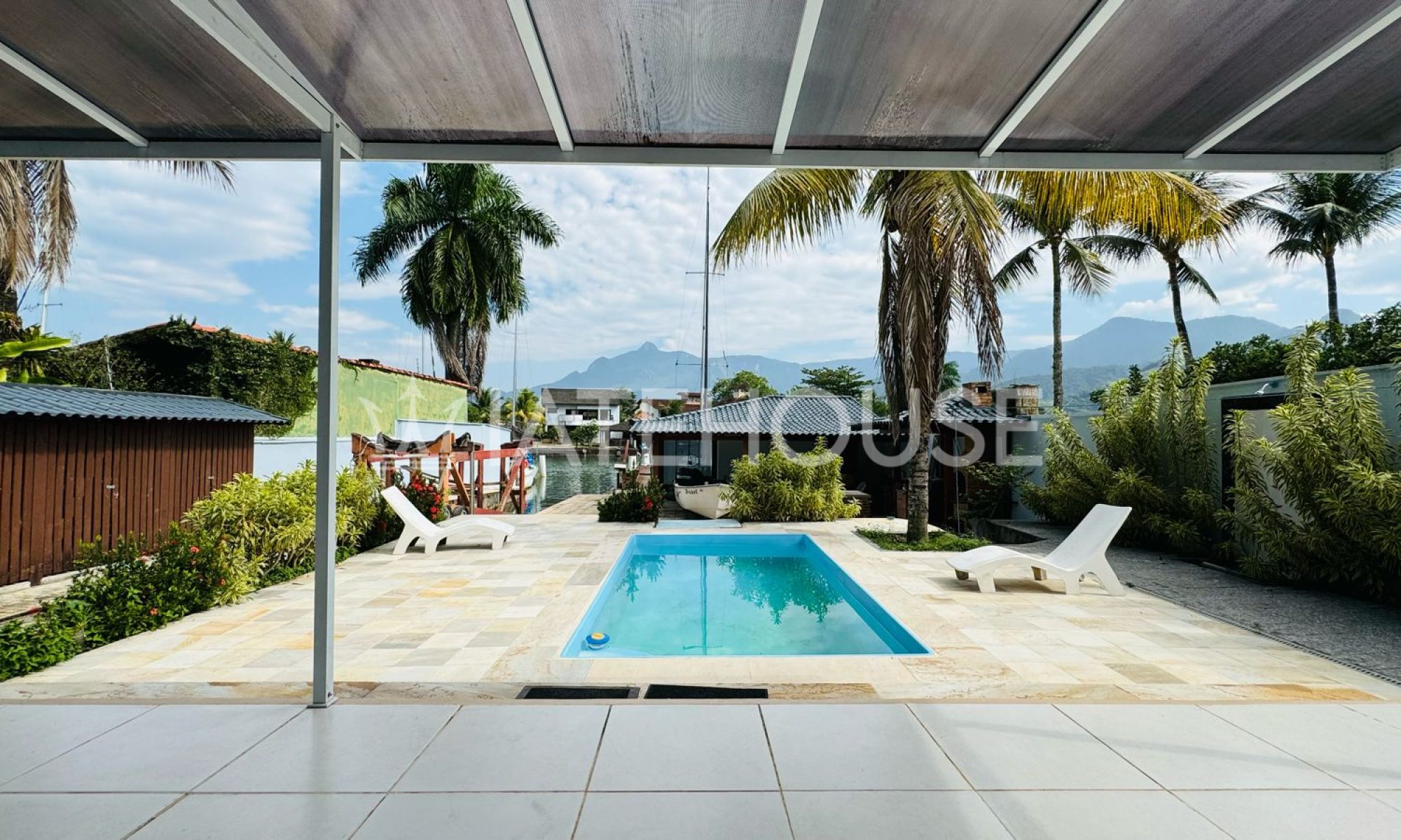 4f0231c2-ce4a-4066-b45d-e2abcb94ca27