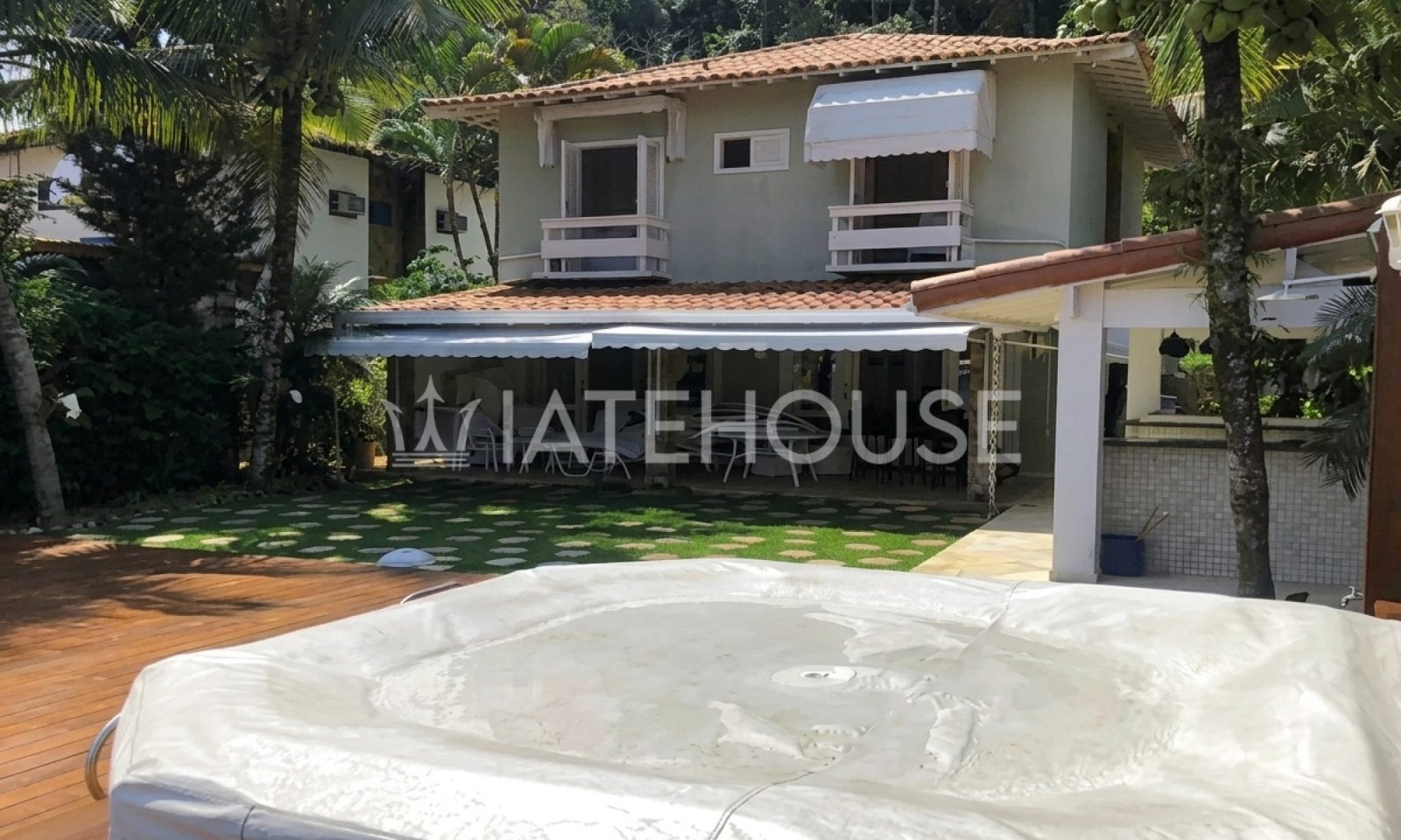 AI_analyzing_house_image_structure_20261008161627