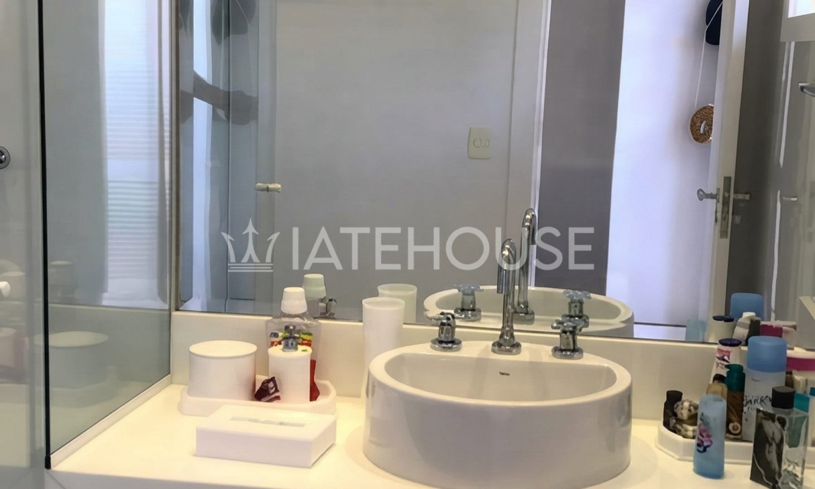 Remove_logo_from_house_image_20261008163619