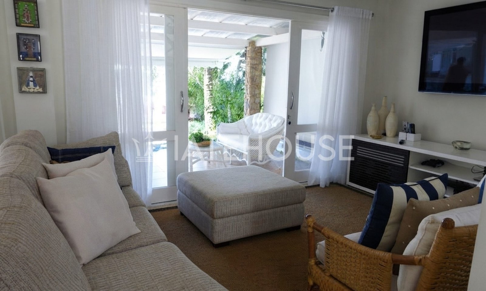 Remove_logo_from_house_image_20261008163912-1